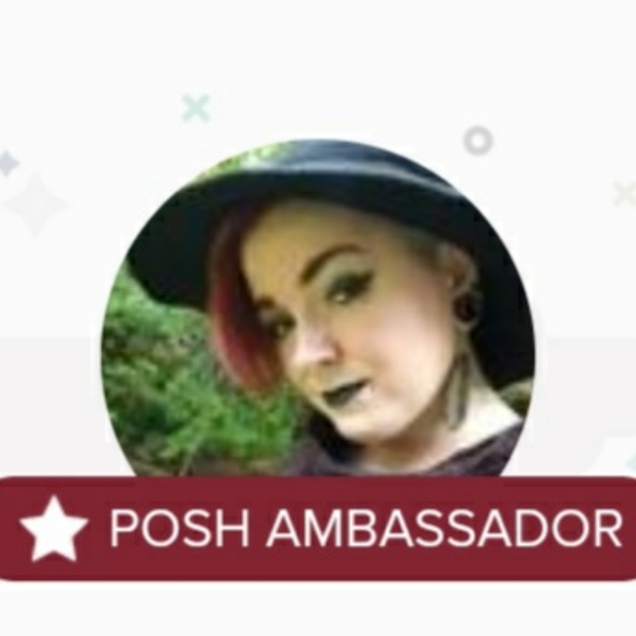 Meet your Posher, Lindsey - Picture 2 of 16